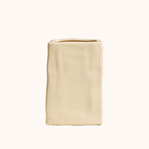 Le vase en céramique artisanale (Maison Sarah Lavoine)